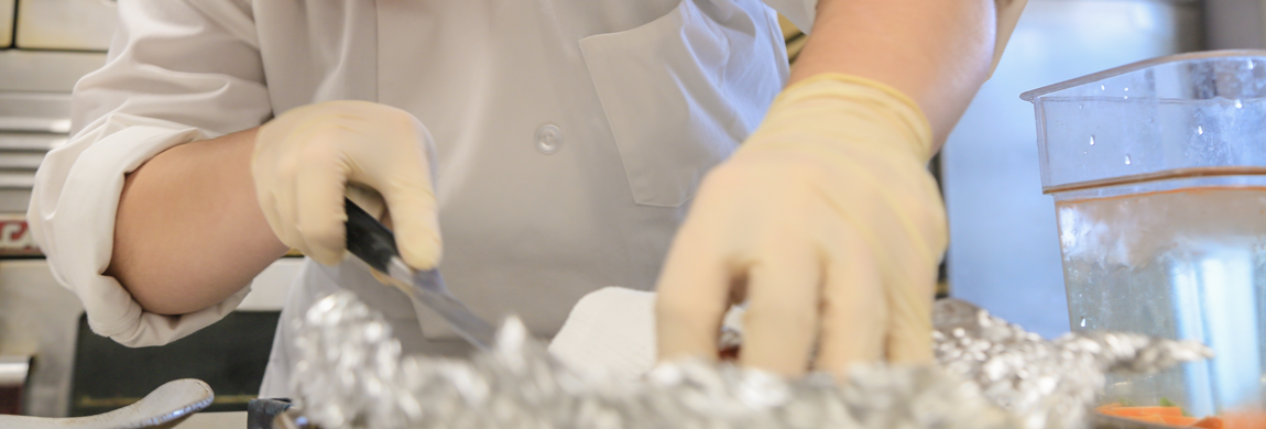 Cutting food in foil