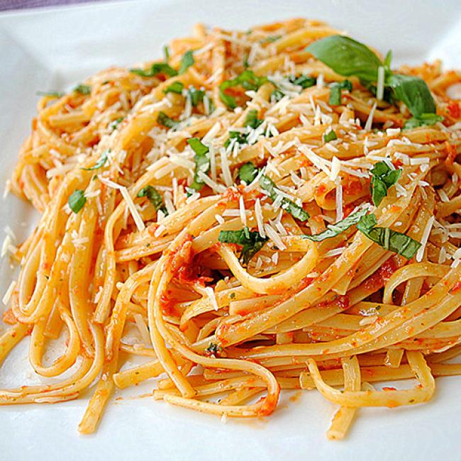 Linguine with red sauce
