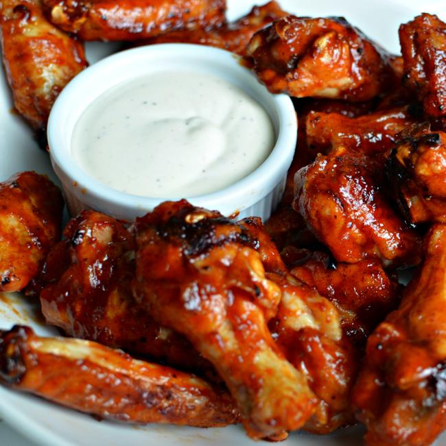 Chicken wings with dipping sauce