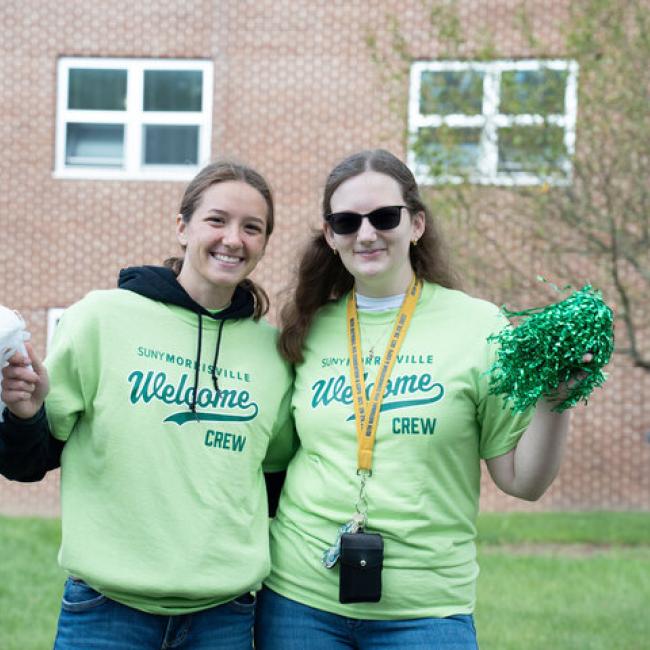 Volunteers welcome new SUNY Morrisville students